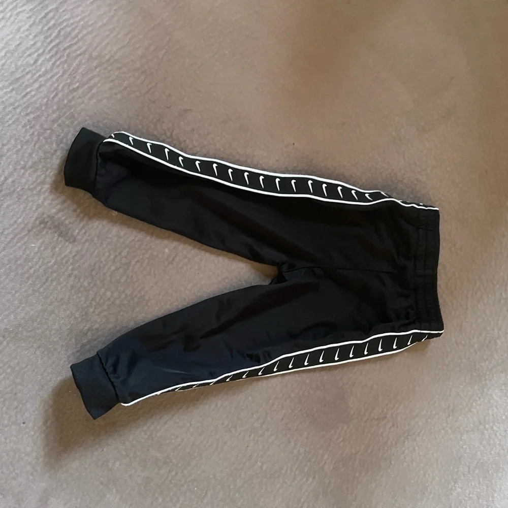 Nike Black & Light Gray Kids Athletic Track Jacket and Pants - Picture 11 of 11